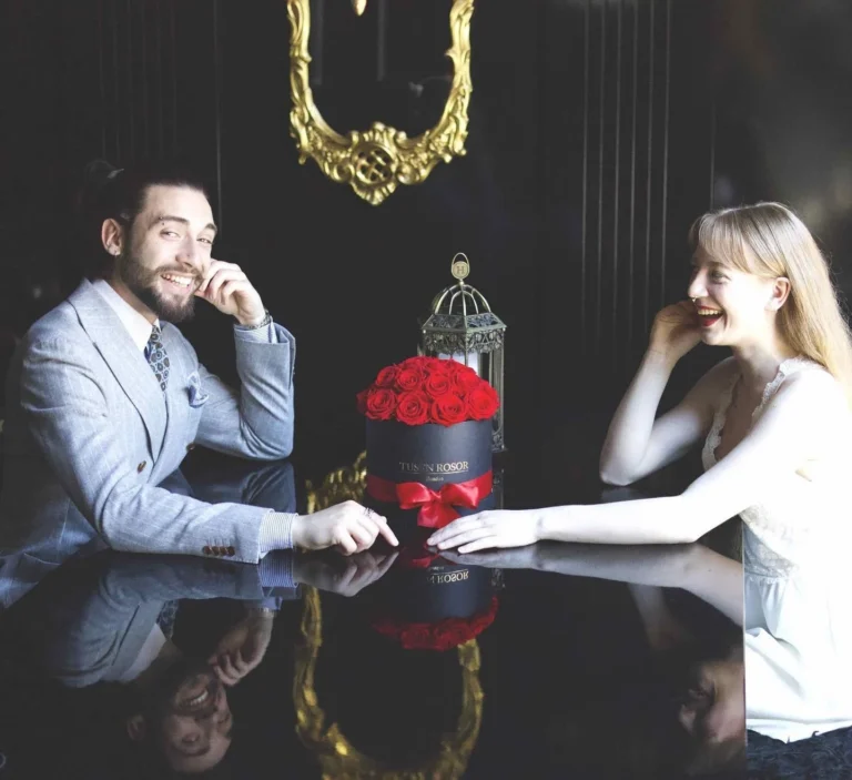 Skapa Lyxiga Dukningar med Rosarrangemang